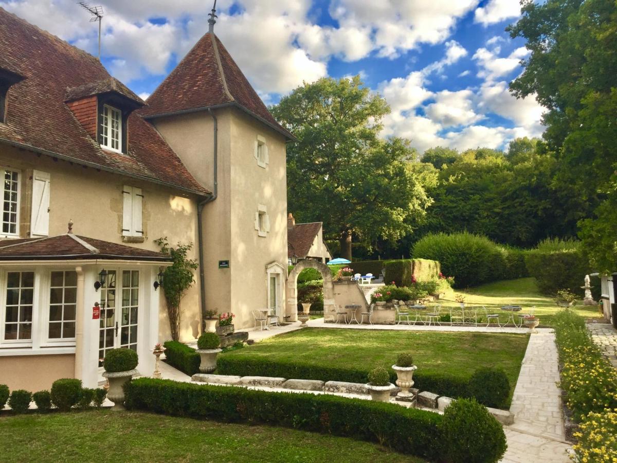 Le Petit Chateau De Sainte Colombe Bouges-le-Chateau Exterior foto