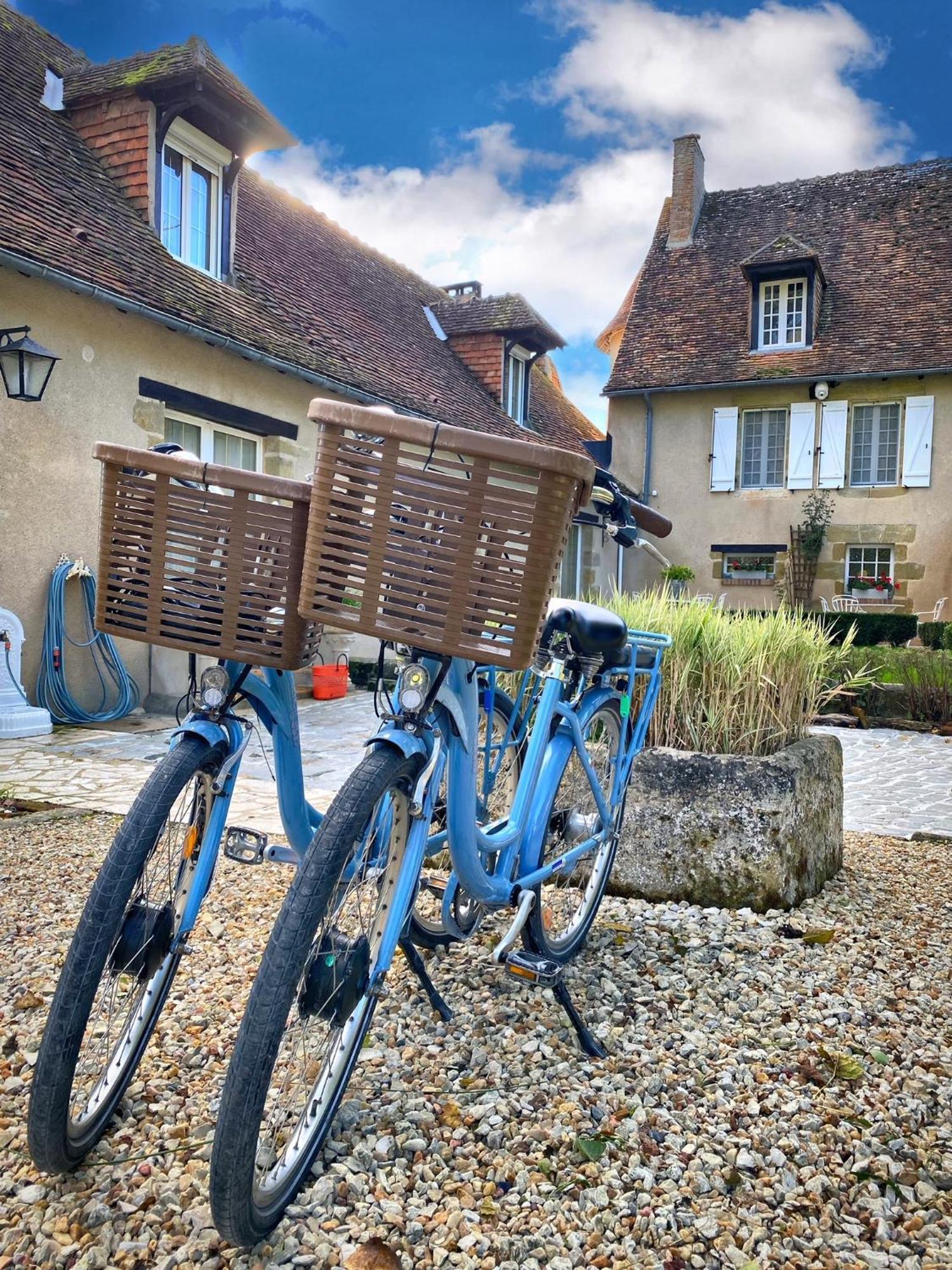 Le Petit Chateau De Sainte Colombe Bouges-le-Chateau Exterior foto